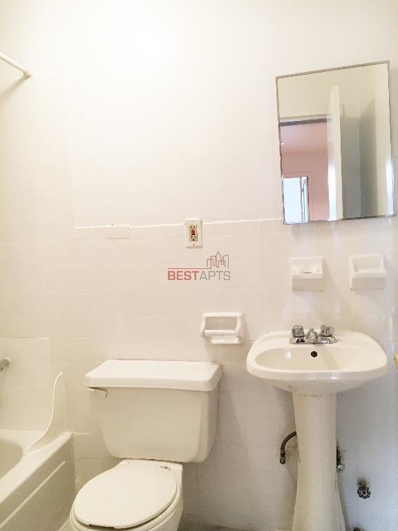 Building Photo - 453 W 46th St