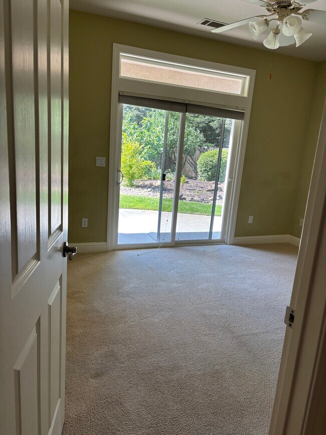 Foto del edificio - 3279 Woodbury Dr