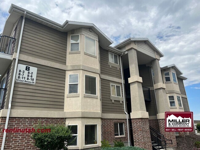 Building Photo - Beautiful Sandy Condo For Rent!