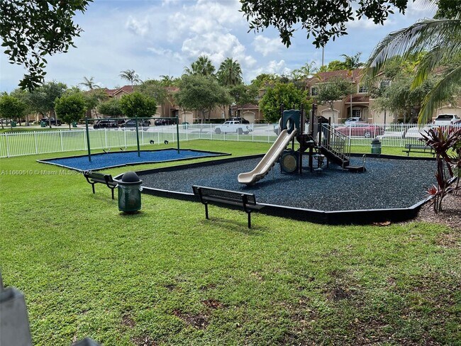 Foto del edificio - 8525 SW 214th Terrace