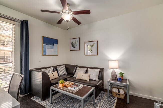 Estudio - 537 pies cuadrados - Sala de estar - Grandmarc Austin