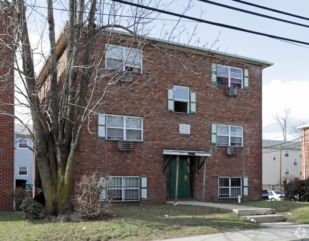 Building Exterior - 749 Grove St