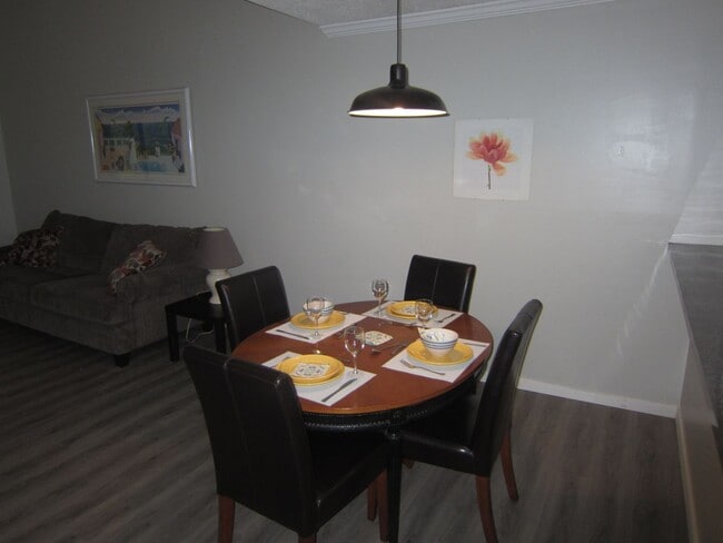 Building Photo - Highly Coveted 1 BD/1.5BA Loft Townhome in Waterwoods - Incl Utils