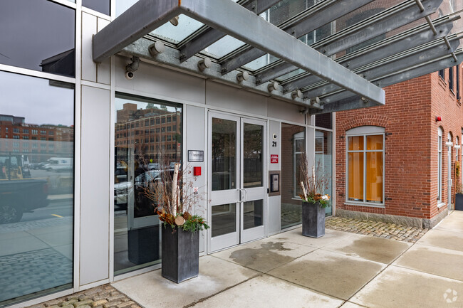 Entrance - Fort Point Place