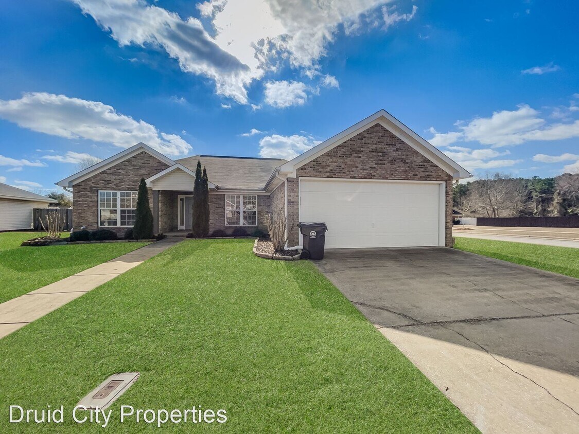 3 br, 2 bath House 11505 Waterbury Circle House Rental in Northport