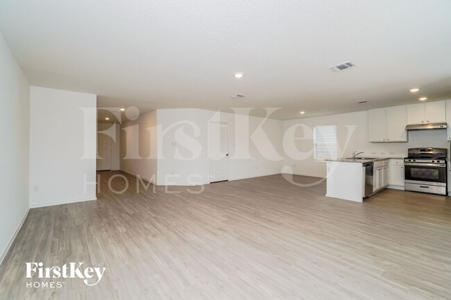 Building Photo - 6459 Cibolo Springs