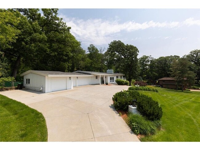 Building Photo - 1345 Fairlawn Way