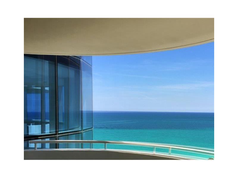 Primary Photo - 6301 Collins Ave