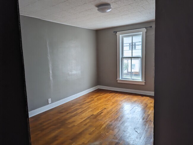 Dormitorio de la planta superior - 23 N Main St
