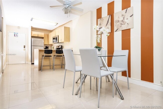 Building Photo - 710  Washington Ave 419 Miami Beach Fl 33139