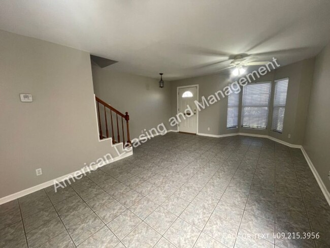 Foto del edificio - Beautifully Updated 3/2.5 Townhome in Beau...