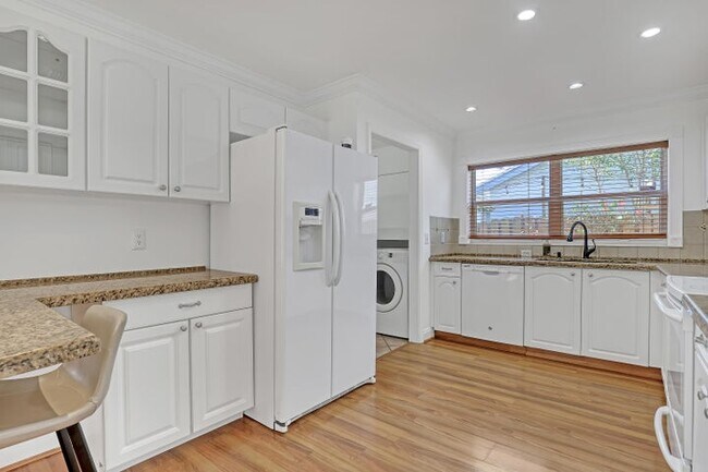 Foto del edificio - 6817 Barnwell Dr