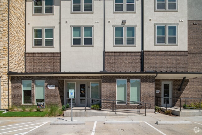 Leasing Center - Gala at Ridgmar