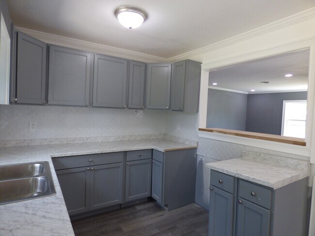 Foto del edificio - 1030 Clairmont Dr