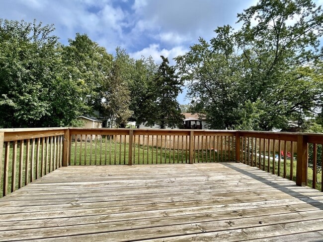 Foto del edificio - Four Bedroom Duplex in Kentwood - $400 OFF 1st Month!