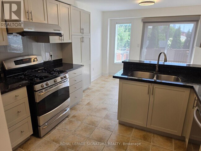 Photo du bâtiment - 794 White Clover Way