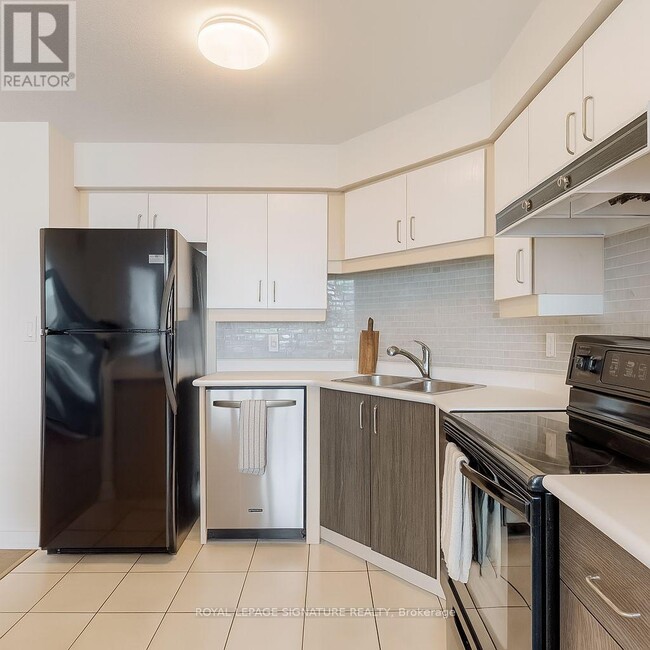 Building Photo - 250 Manitoba St