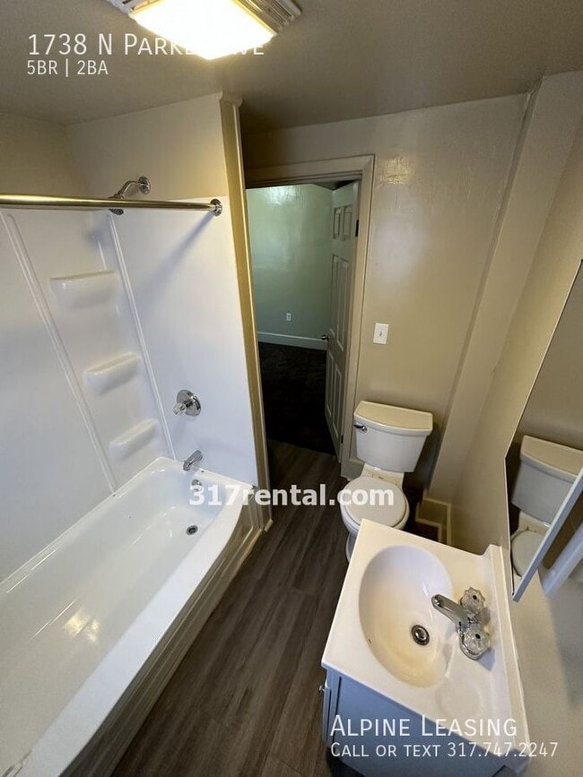 Building Photo - Huge 5BR/2BA with 2-Car Garage/Workshop!