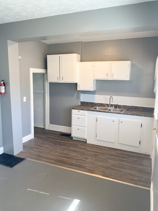 Foto del edificio - 5121 E Burgess Ave