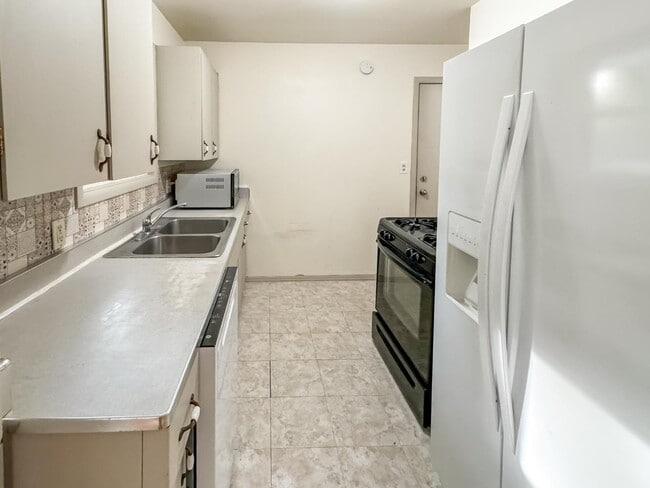 Building Photo - 4204 Northgate Dr NE