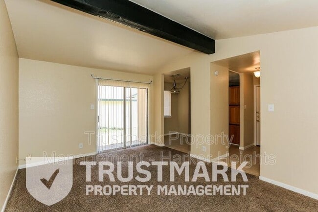 Building Photo - 2207 Carousel Dr