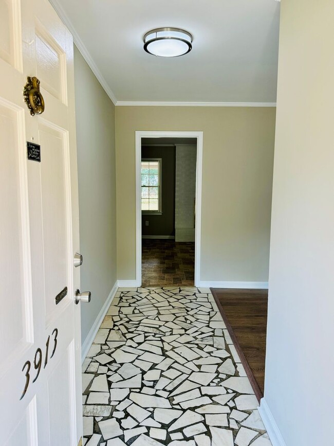 Foto del edificio - Room to Roam, Comfort to Stay — This Updat...