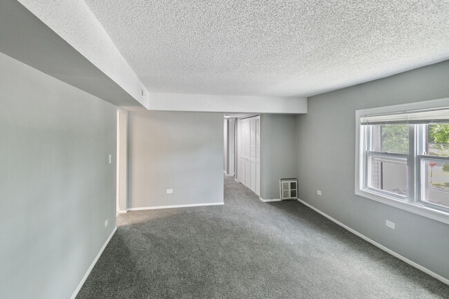 Building Photo - 621 Oneida St