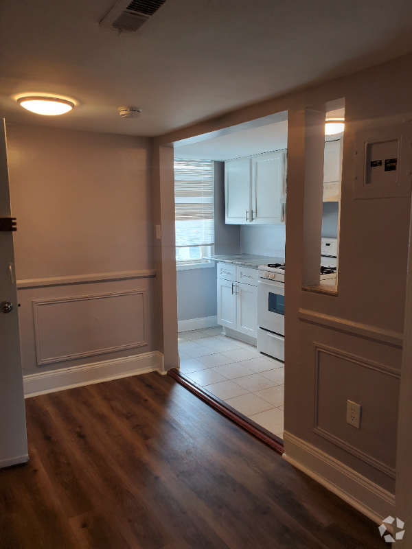 Building Photo - 803 Brooks Ln