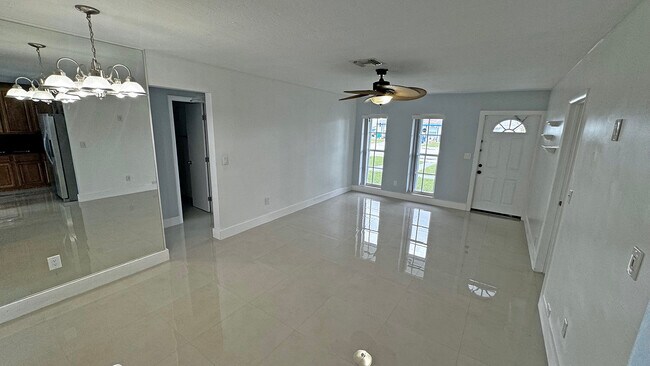 Building Photo - 4301 SW 130th Ct