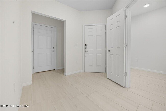 Building Photo - 483 Orchard Pass Ave