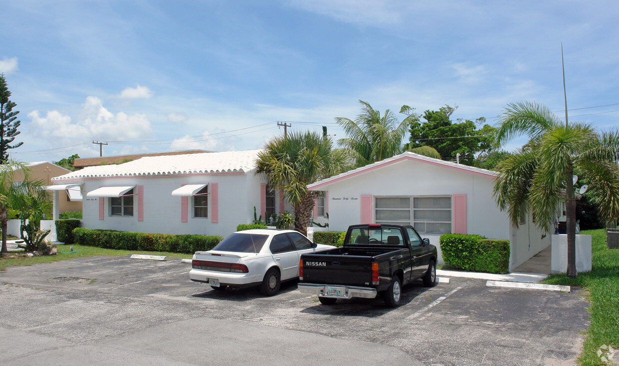 Primary Photo - Bahama House