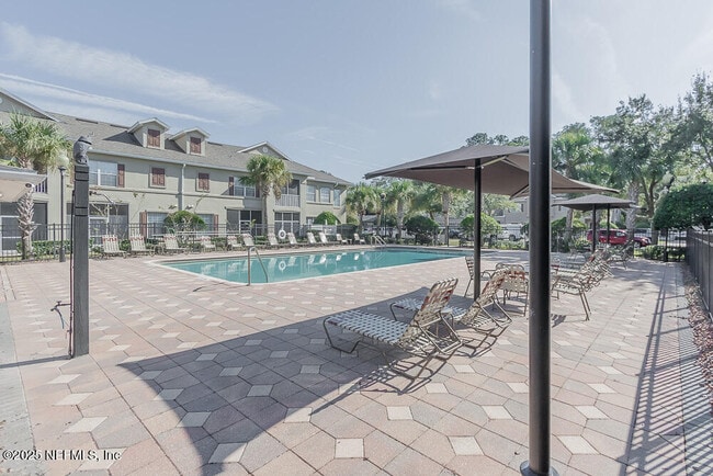 Foto del edificio - 3892 Summer Grove Way N