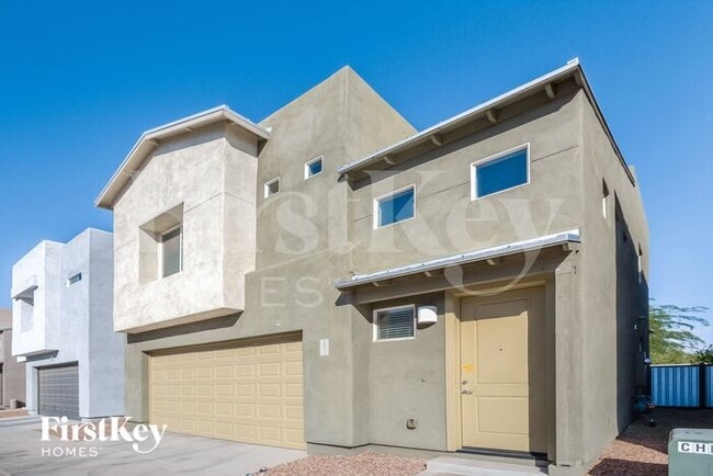 Building Photo - 2852 N Fair Oaks Ave