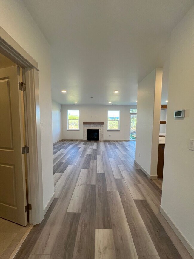 Building Photo - New Construction | 3 bed, 2 bath home in E...