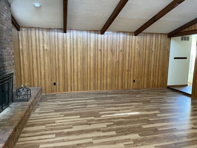 Foto del edificio - 2101 White Cloud St NE