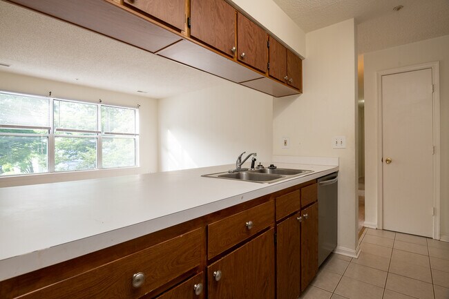 Building Photo - 14106 Valleyfield Dr