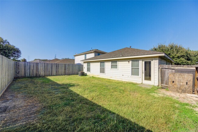 Foto del edificio - 15507 Western Skies Dr