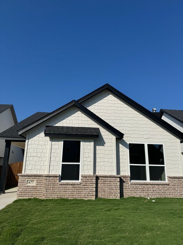 NEW CONSTRUCTION - 3/2/2 -FIREPLACE Shake... - NEW CONSTRUCTION - 3/2/2 -FIREPLACE  Shake...