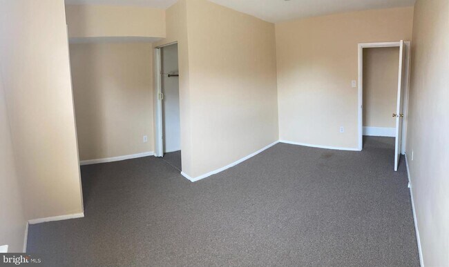 Building Photo - 457 Fairmount Ave