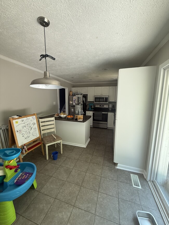 Building Photo - 747 Goodyear Dr