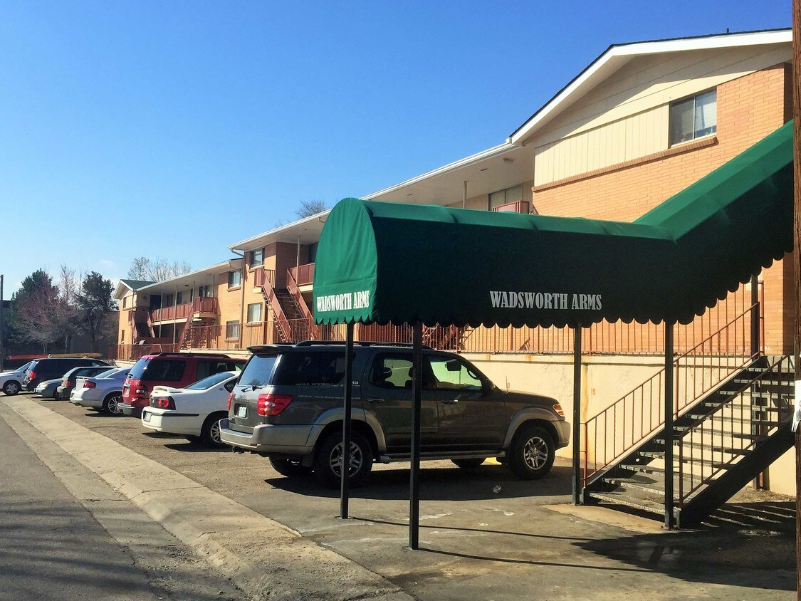 Wadsworth Arms Apartments in Arvada, CO