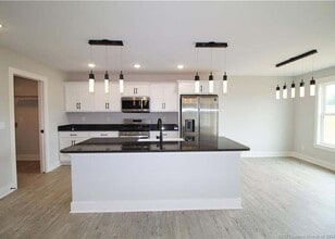 Building Photo - 4448 Venice Way