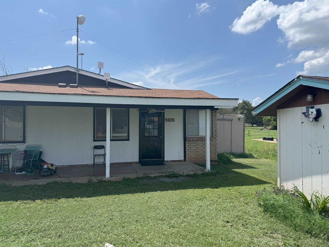 Foto principal - 109 Logan Dr