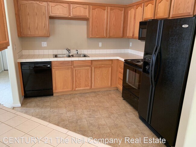 Building Photo - 3 br, 2.5 bath House - 1443 NE Four Season...