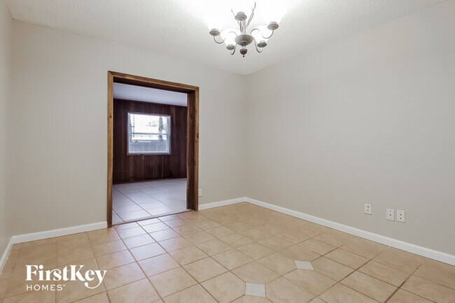 Building Photo - 1851 Aster Dr