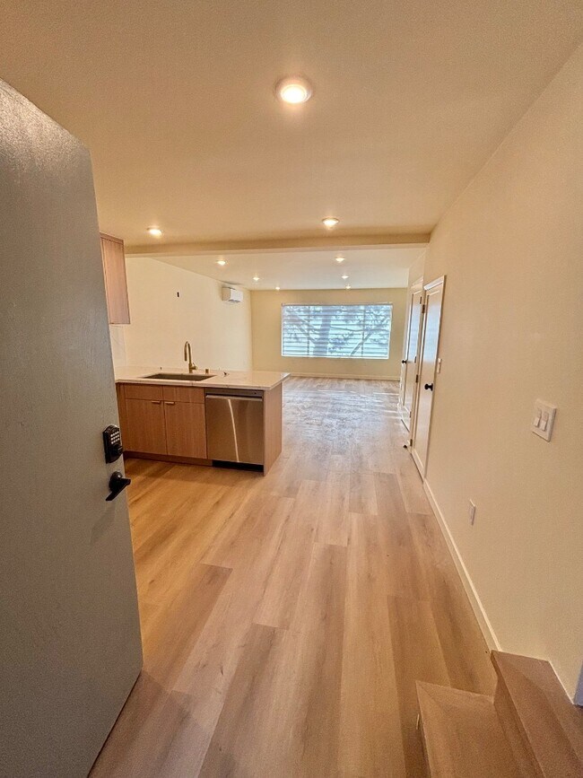 Foto del edificio - 2050 Meridian Ave