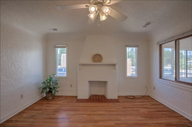 Building Photo - Nob Hill Bungalow
