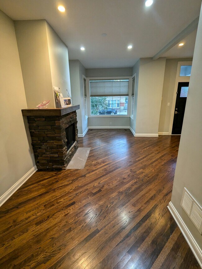 Foto del edificio - 2313 West Armitage Avenue