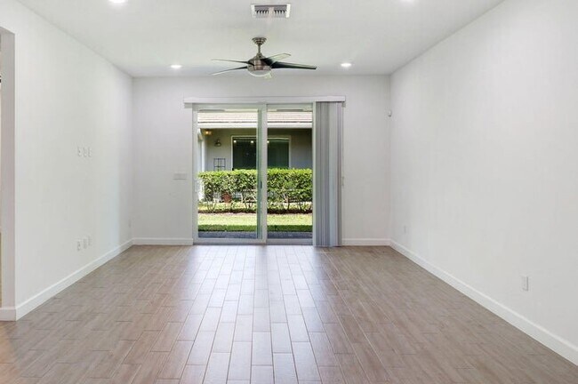 Foto del edificio - 14520 Wiley Range Rd