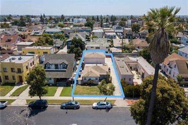 Foto del edificio - 1100 W 39th Pl